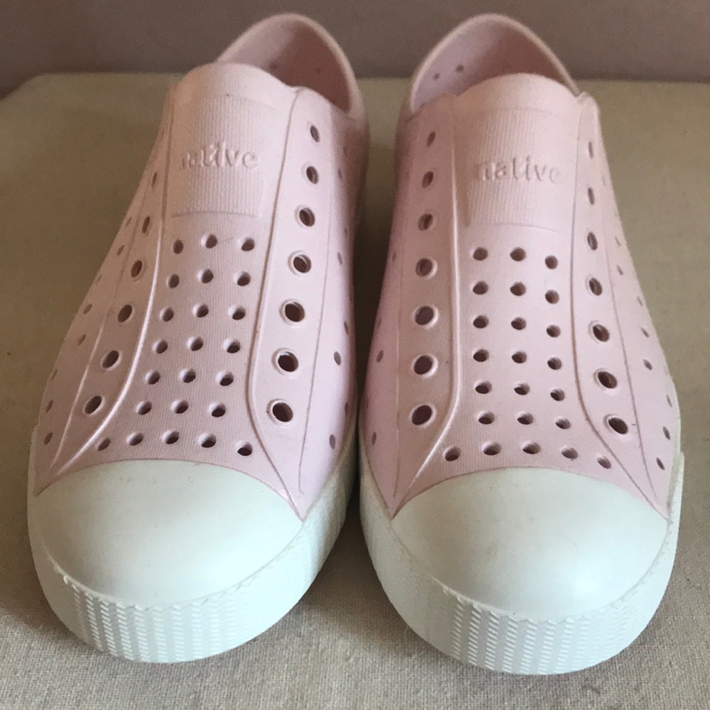 Native J3 light pink shoes